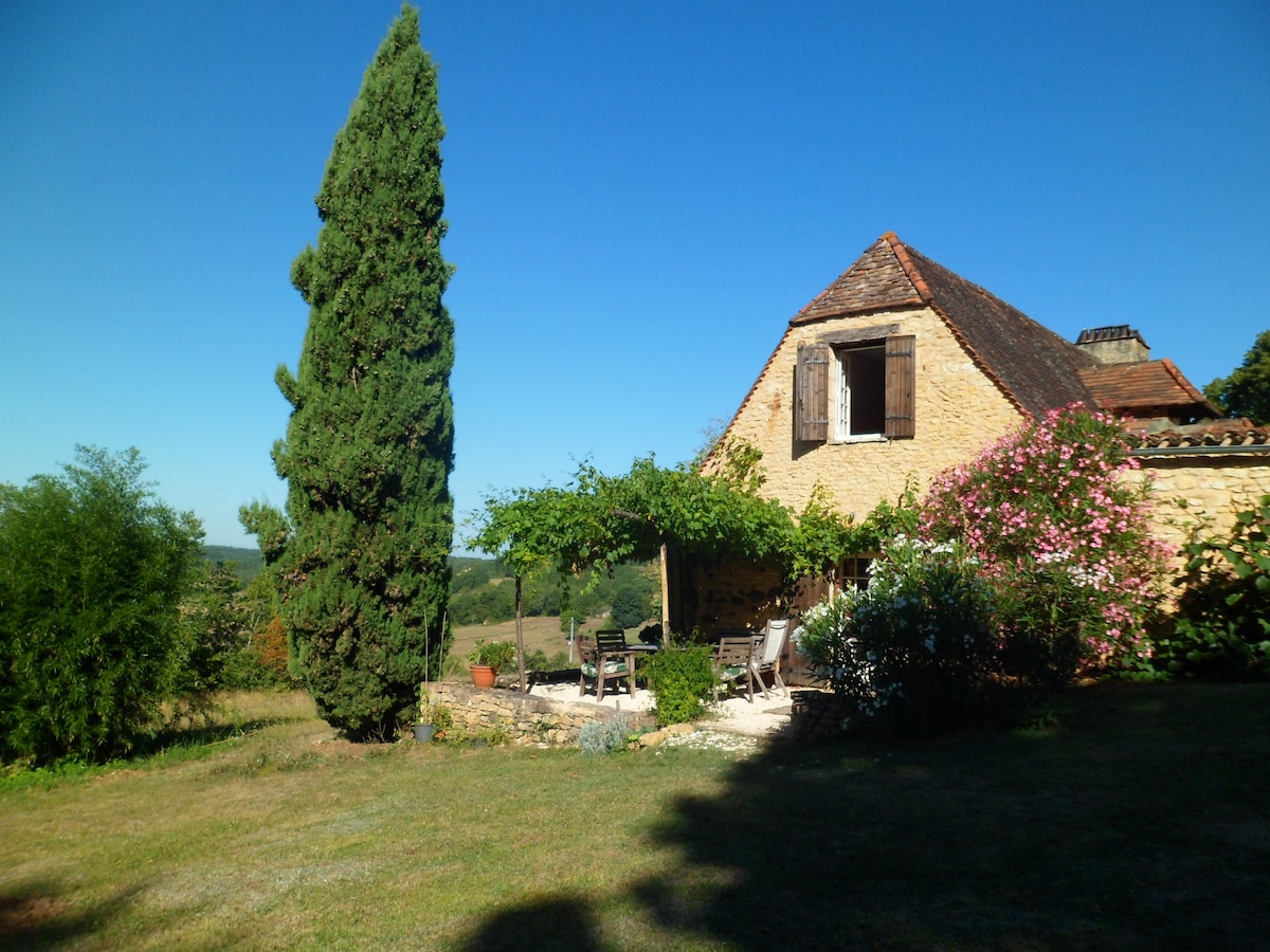 Face à la vue en pleine campagne.