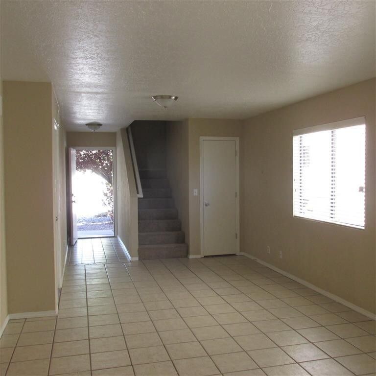 Beautiful townhouse for rent!