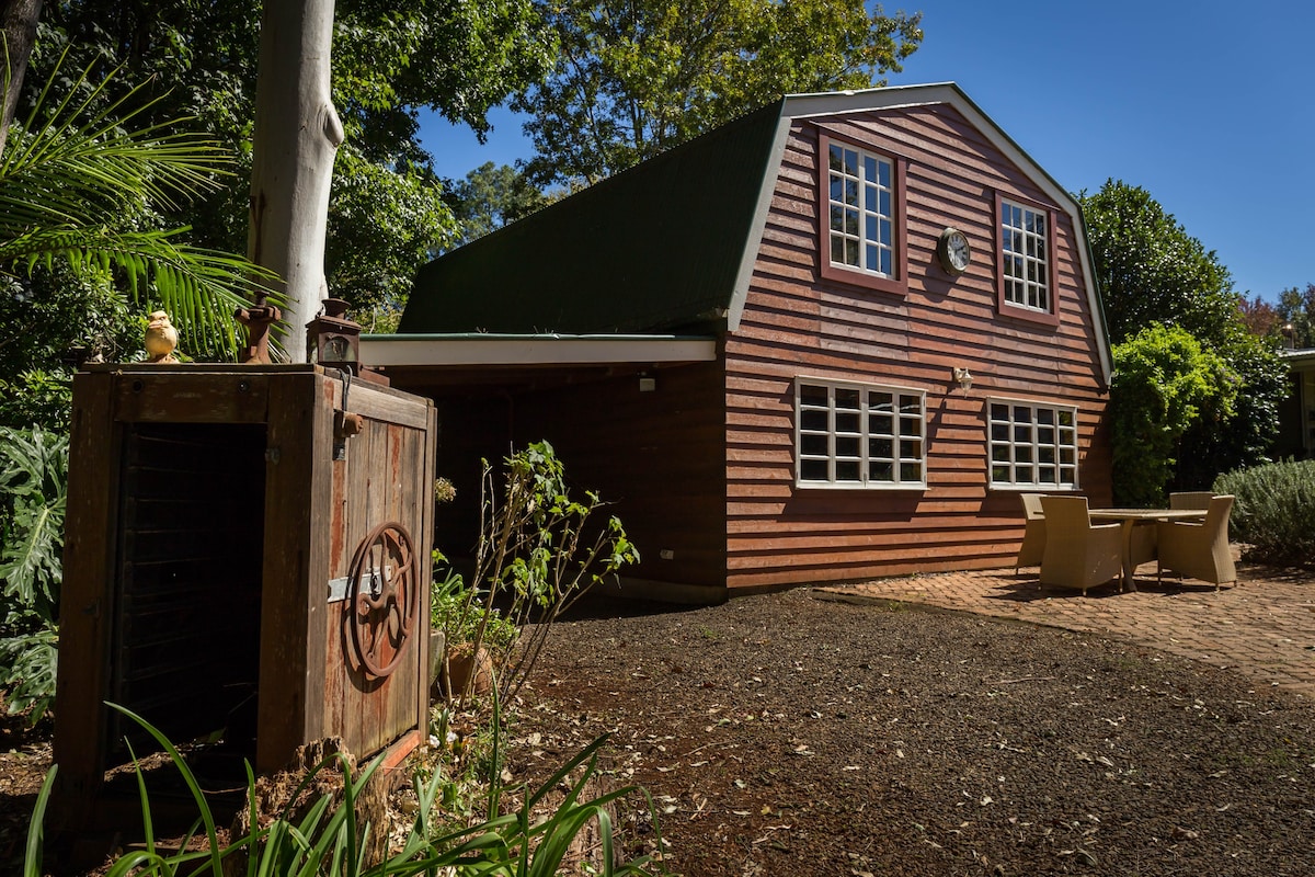 The Barn - Tamborine Mountain. Cliff Face Lodge