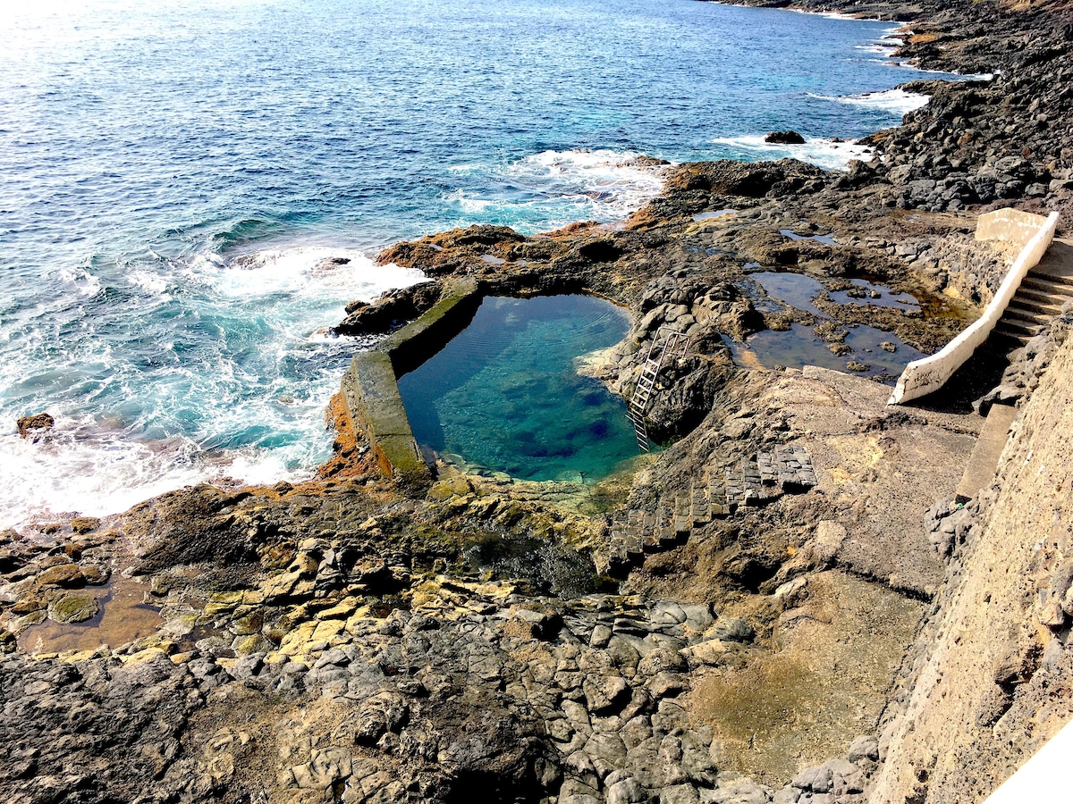 海滨阁楼、天然泳池、潜水码头。