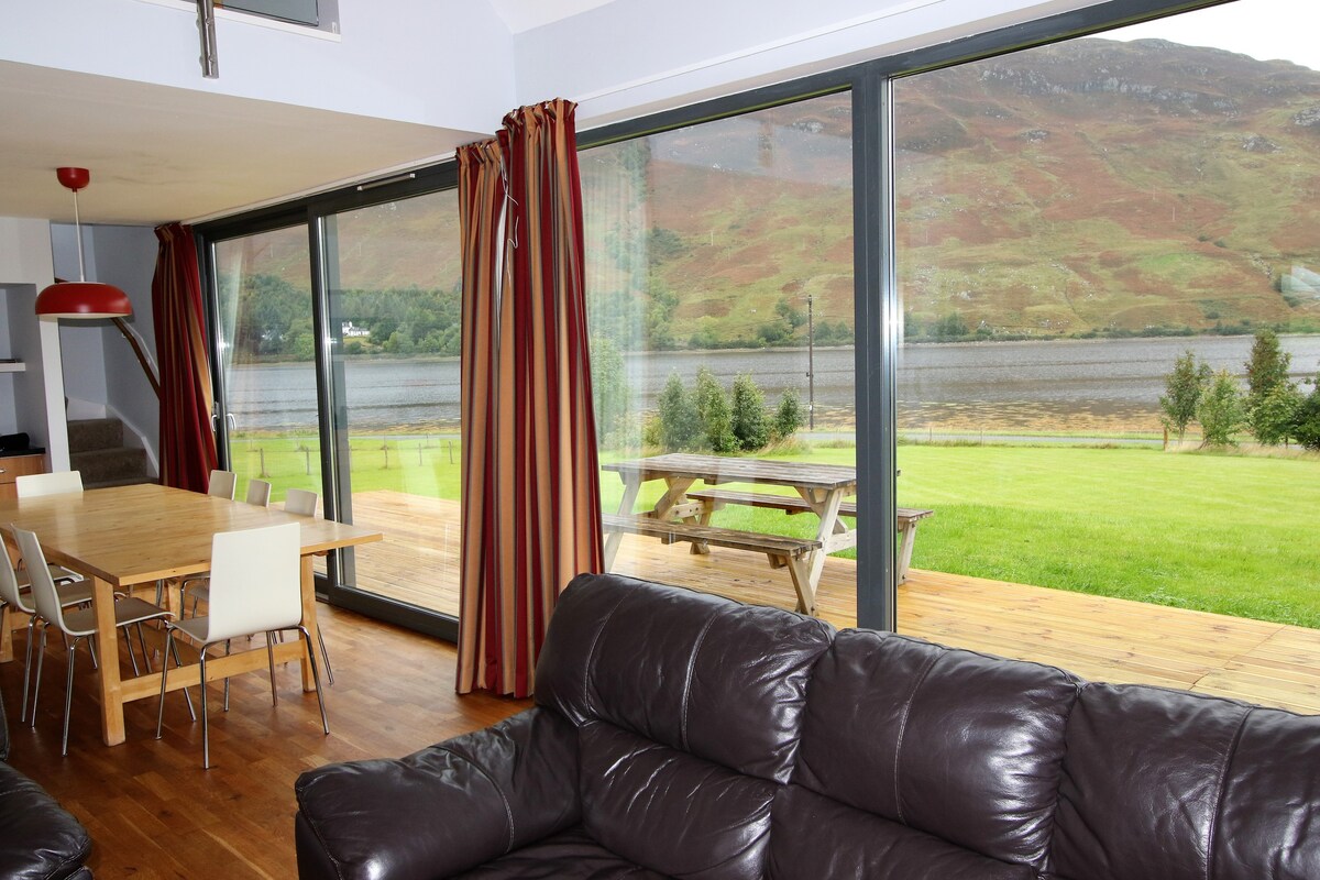 Burnside Lodge on the Shore of Loch Long, Dornie