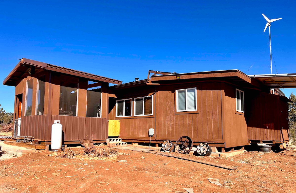 Redneck Ranch - 
3 Bed Cabin on 9+ Acres