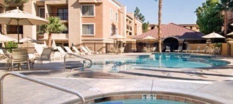 LUX 2 BDR Vegas Resort Retreat