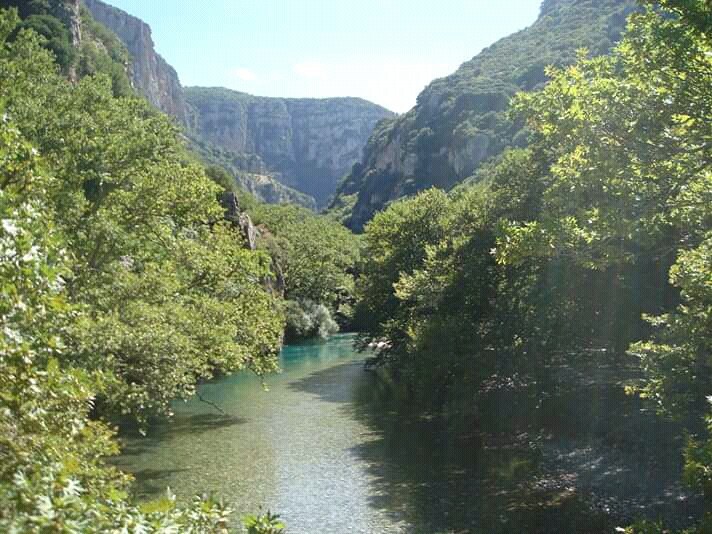 4 guests.. Vikos Voidomatis Canyon 1Km.