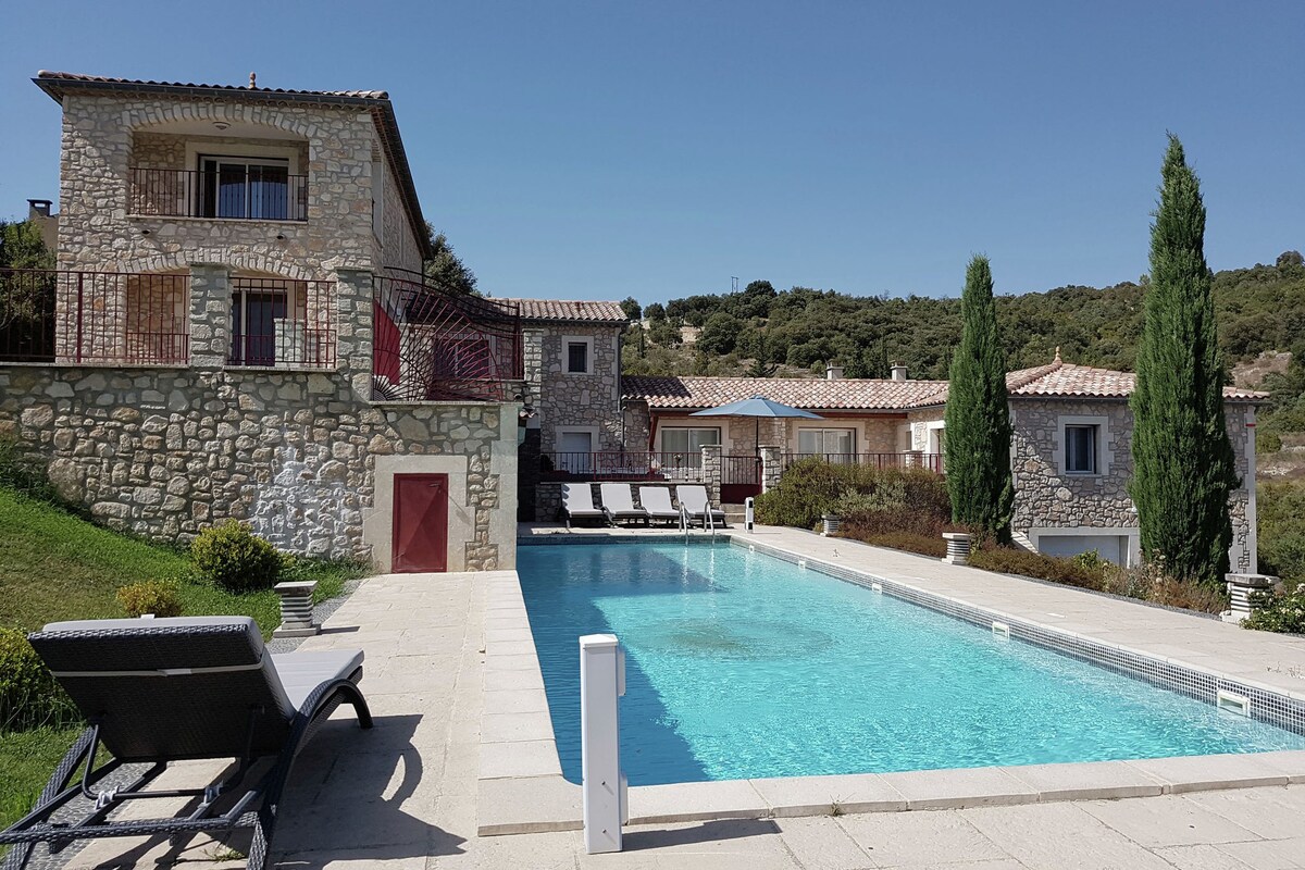 Cosy holiday home with views and private pool