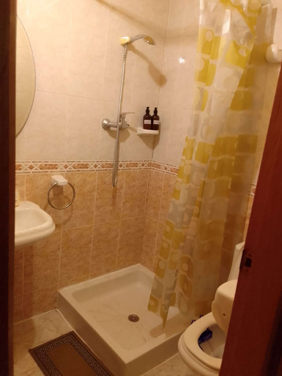 Habitación con baño privado.