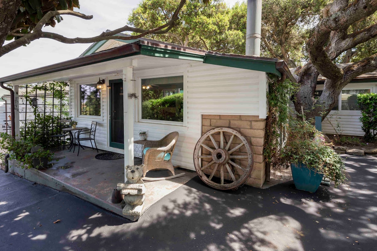 Barlocker 's Rustling Oaks Ranch - The Cottage
