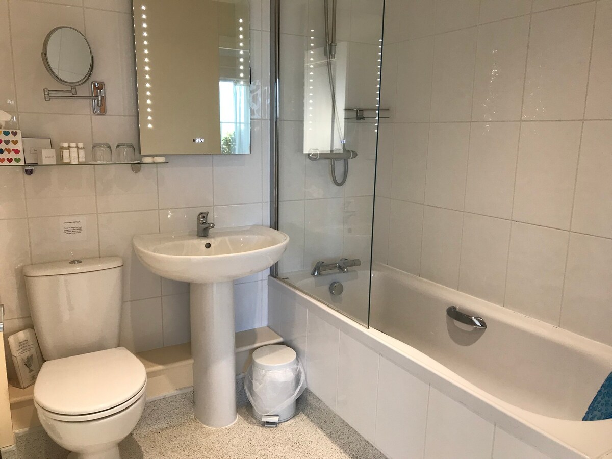 Double-Deluxe-Ensuite with Bath