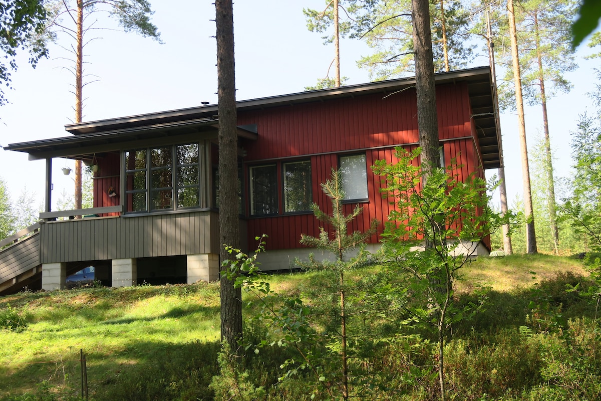北卡雷利亚约恩苏（ Joensuu ）附近的湖畔住宅