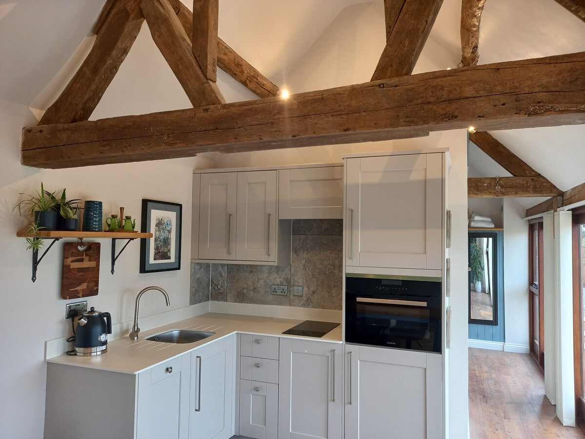 Idyllic barn, with hot tub, near the Cotswolds