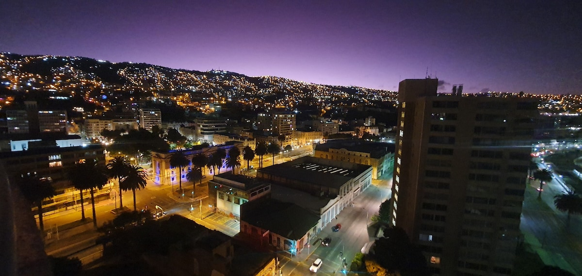 瓦尔帕莱索（ Valparaíso ）公寓，面朝大海。