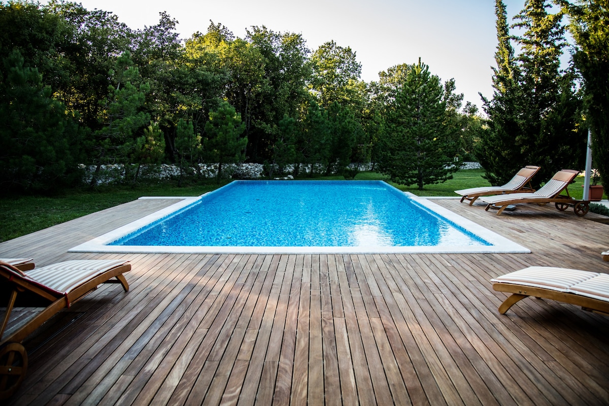 5* Country House with the pool and garden