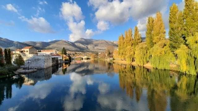 特雷比涅（ Trebinje ）市中心的公寓，带阳台