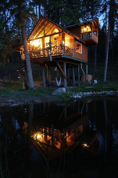 Welcome to our Unique Treehouse Private Lake Dock