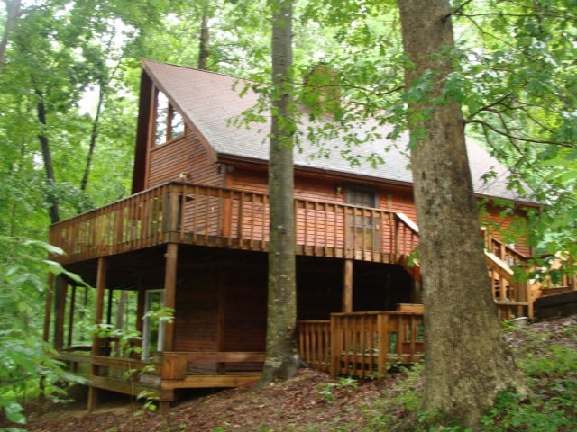 Wooded & Fabulous Brown County Cabin