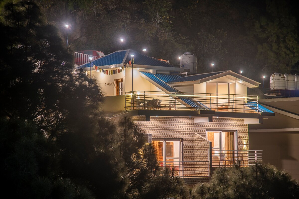 4 BR Lake View Kasauli cottage | Clouds View | AC