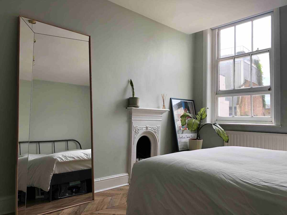 Central Shoreditch 1 bedroom private apartment