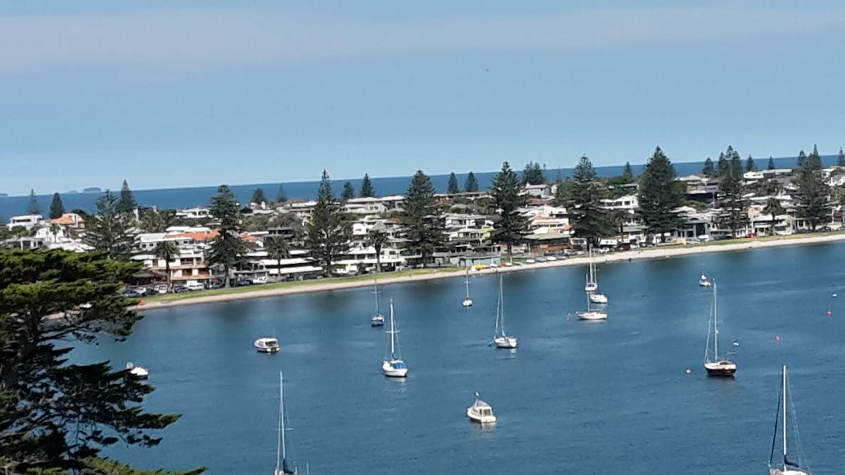 芒加努伊山（ Mount Maunganui Downtown ） ，位置优越，有停车场