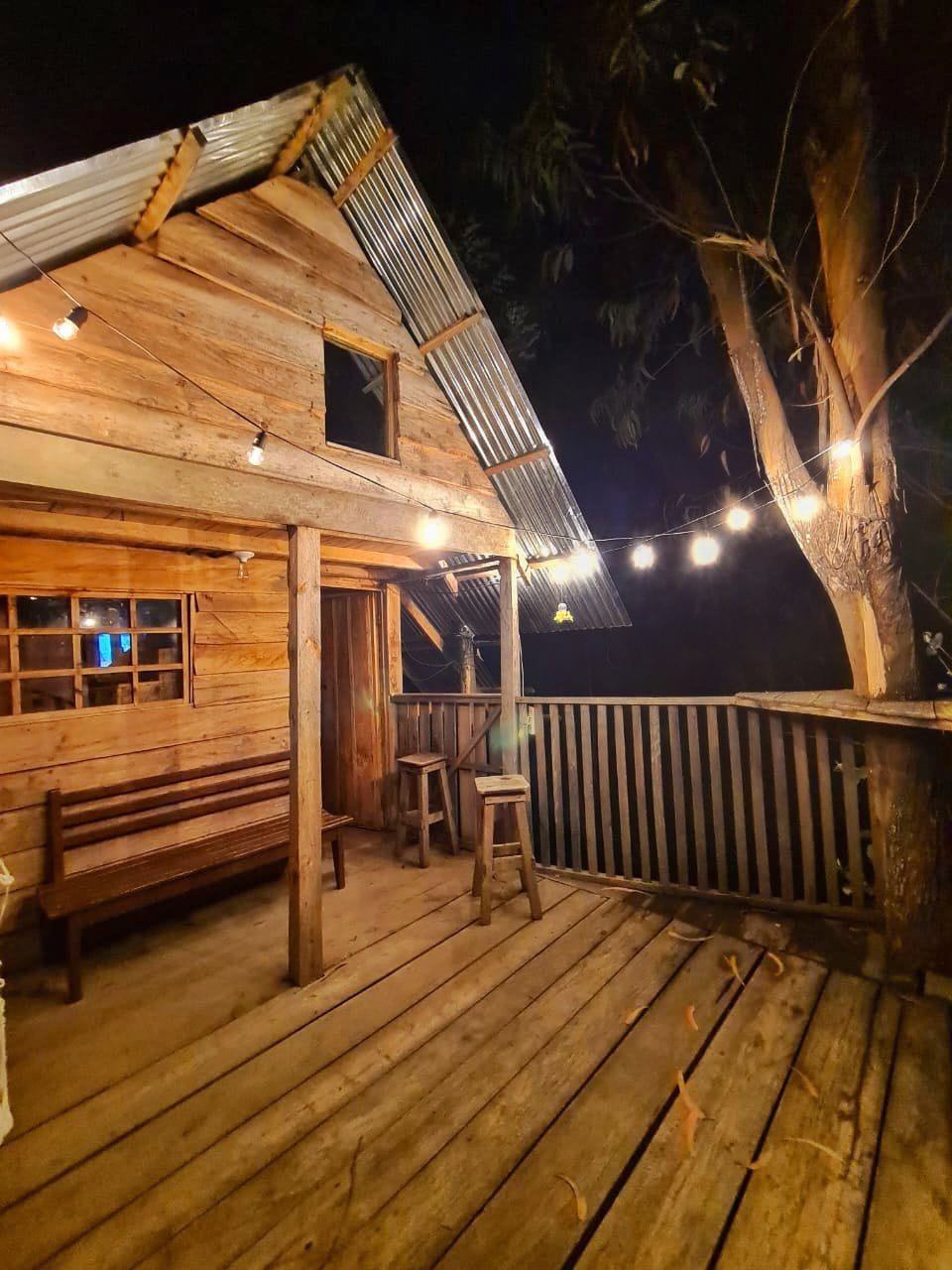 Cabaña en el árbol con vista al Embalse