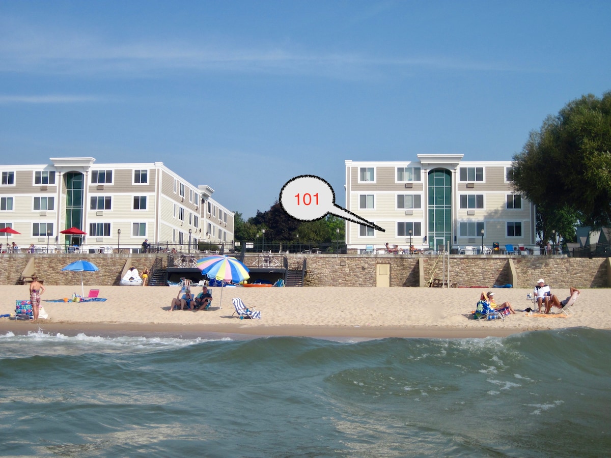 Buddy and Holly's Beachfront Condo