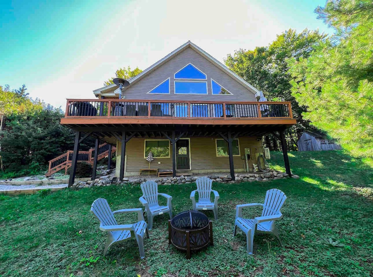 Spacious 3 bedroom Mountain Chalet -Conway, NH