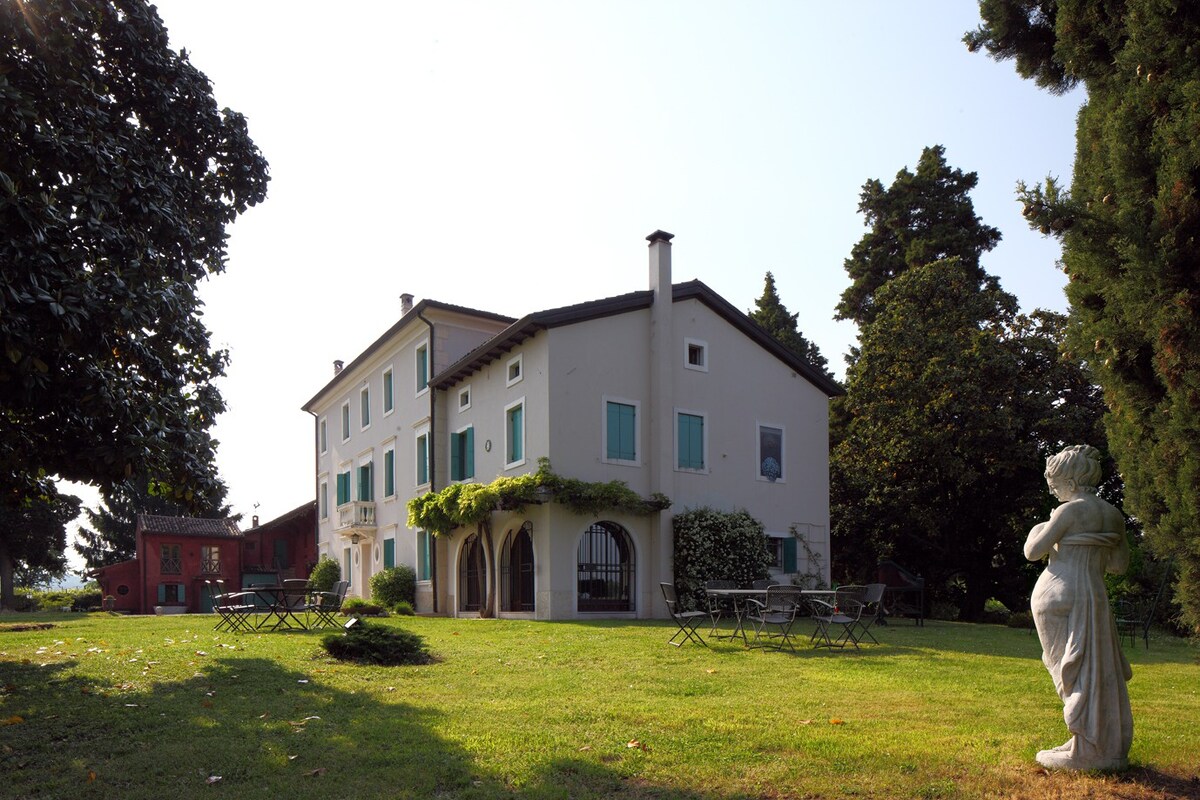 B&B Ca' Milone "Roses Bedroom"