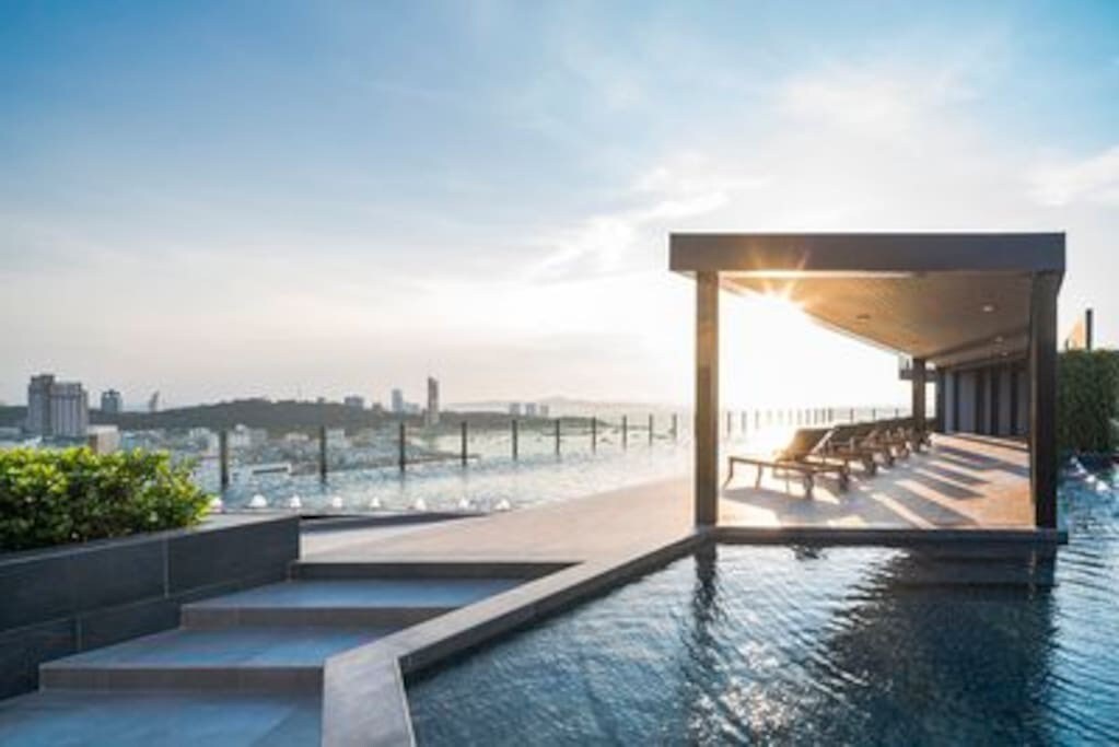 顶楼无边泳池the base central Pattaya A栋18楼 海景sea view 全新布置