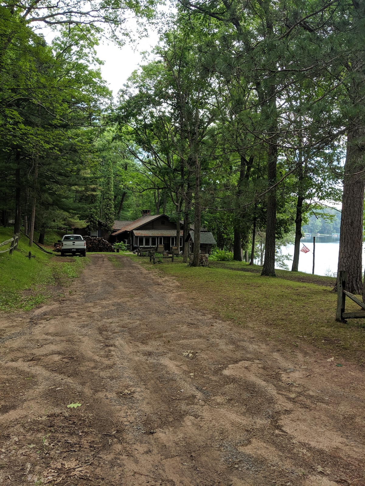 Rustic Private Oasis on Middle McKenzie Lake