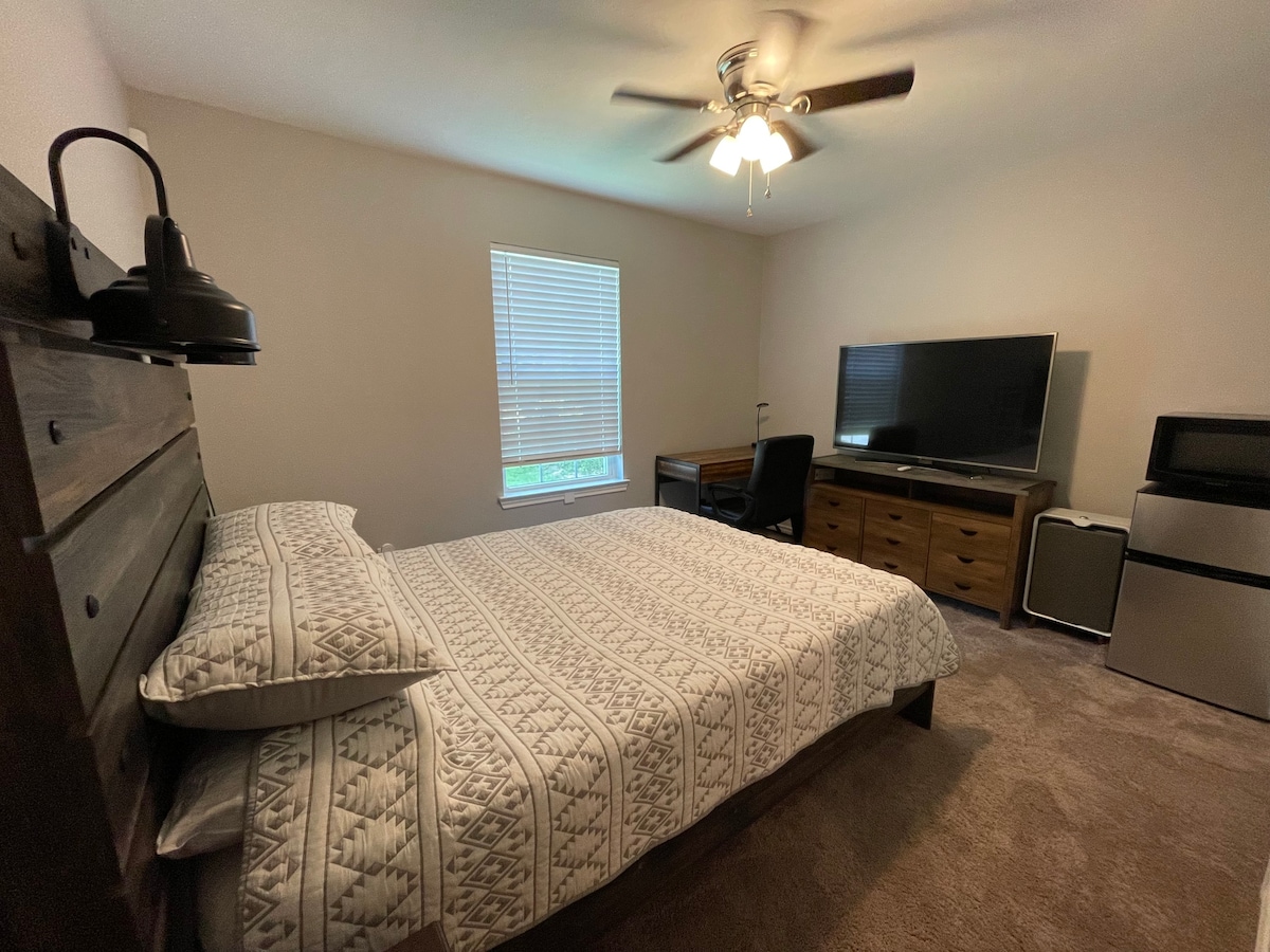 Cozy room near Downtown F.W. (4min-drive)