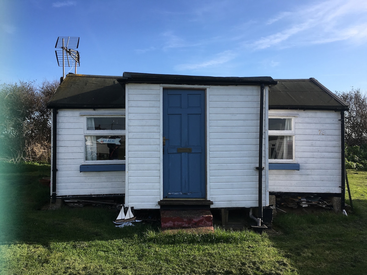 Unique, shabby chic, beach hut chalet! Charming!