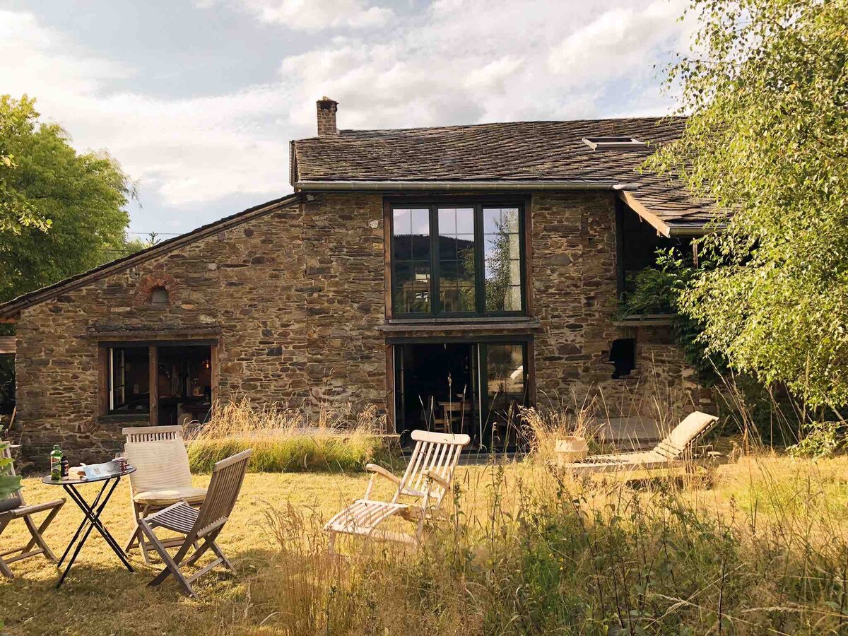 Grande maison rustique avec vue