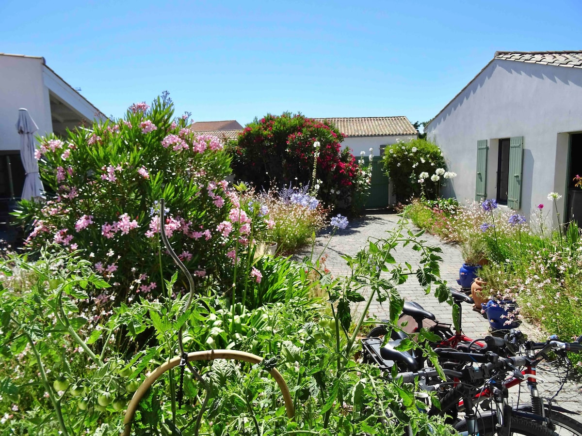 Maison La Couarde, Garage, 200 M de la plage.