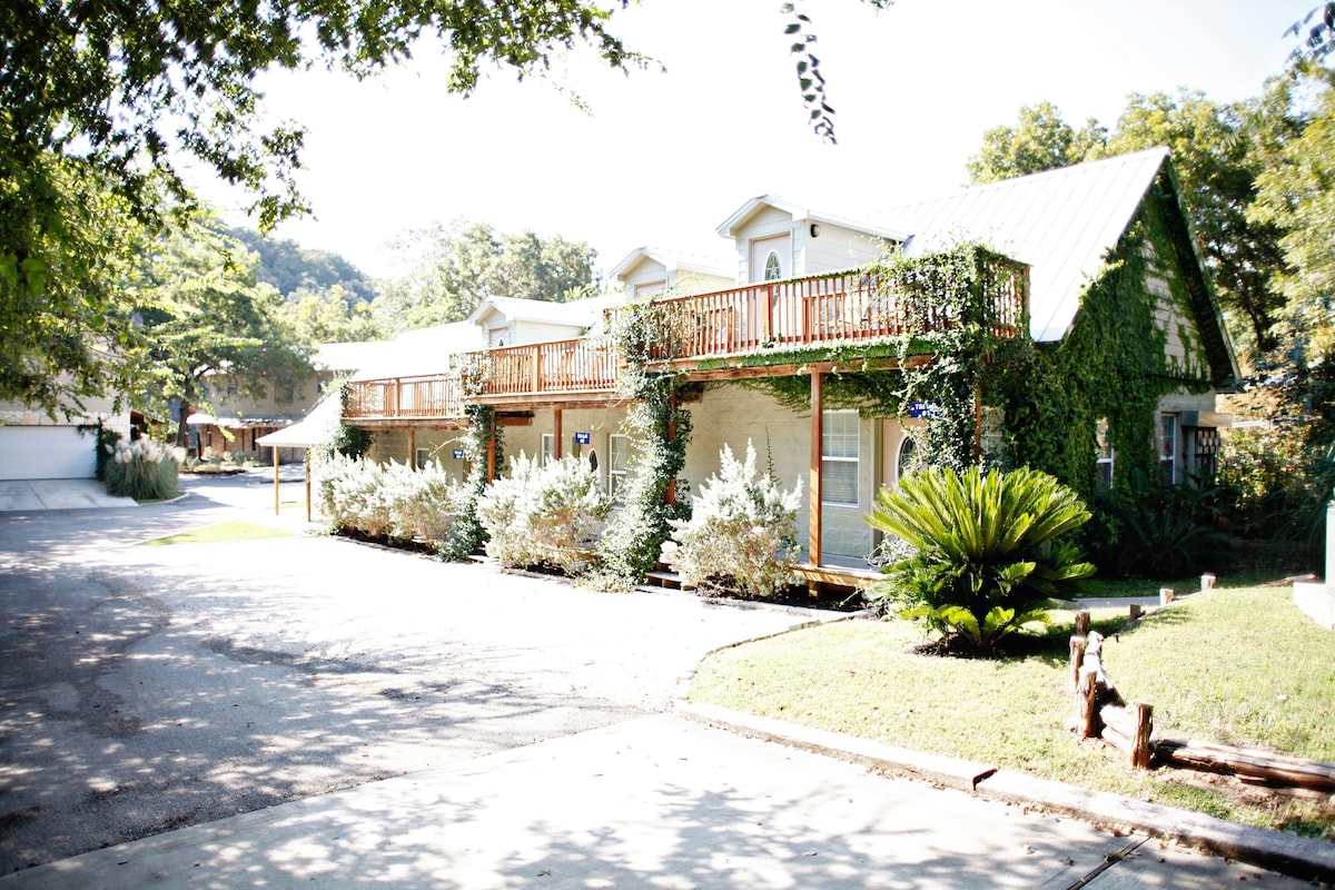 Tiki Loft # 2 | Guadalupe | River Road | Sleeps 4