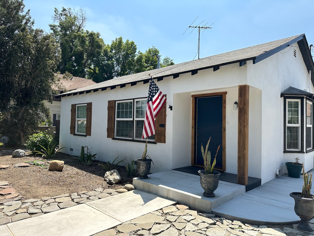 College Cottage between Claremont College and ULV