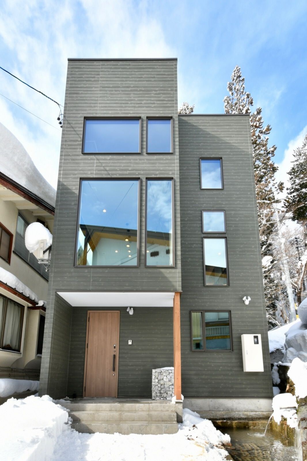 Sakura - stylish modern 3-room house