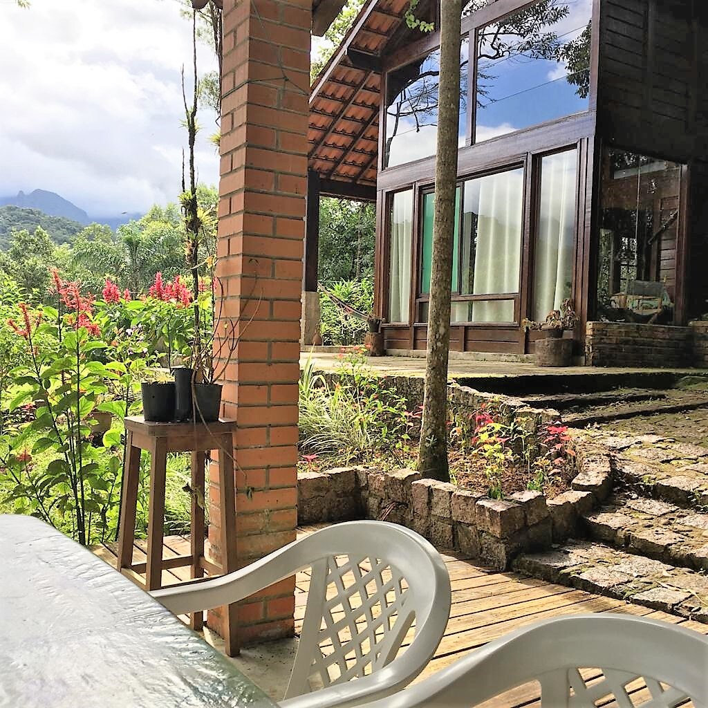 Lindo Chalé com piscina e vista pra Serra do Mar!