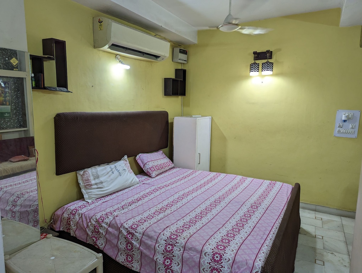 Family Suite in Karol Bagh (2 Double Beds)