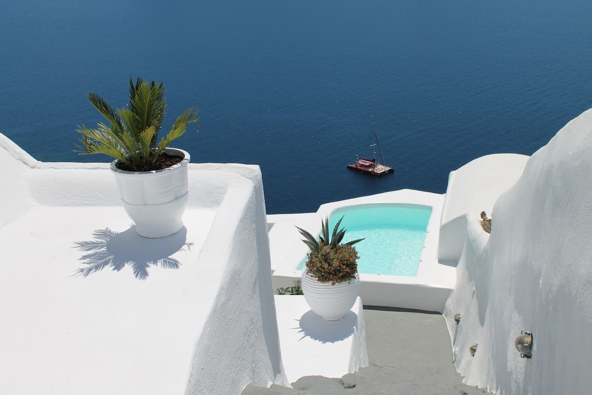 By the Mill, Caldera, Oia