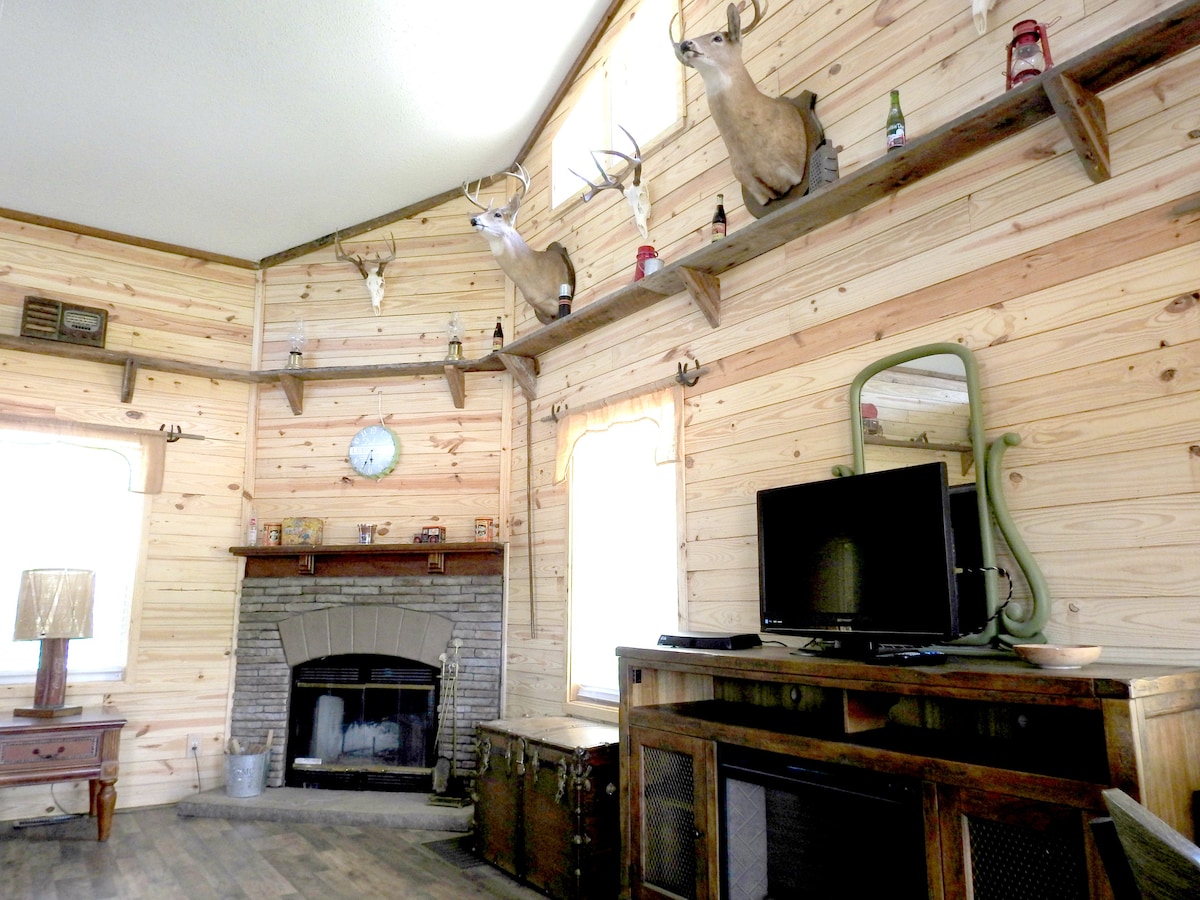 Chaney Farms/Leaning Pines Cabin