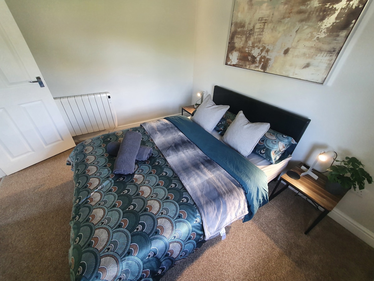 Three bed house 10 ml from Silverstone & 6 from MK