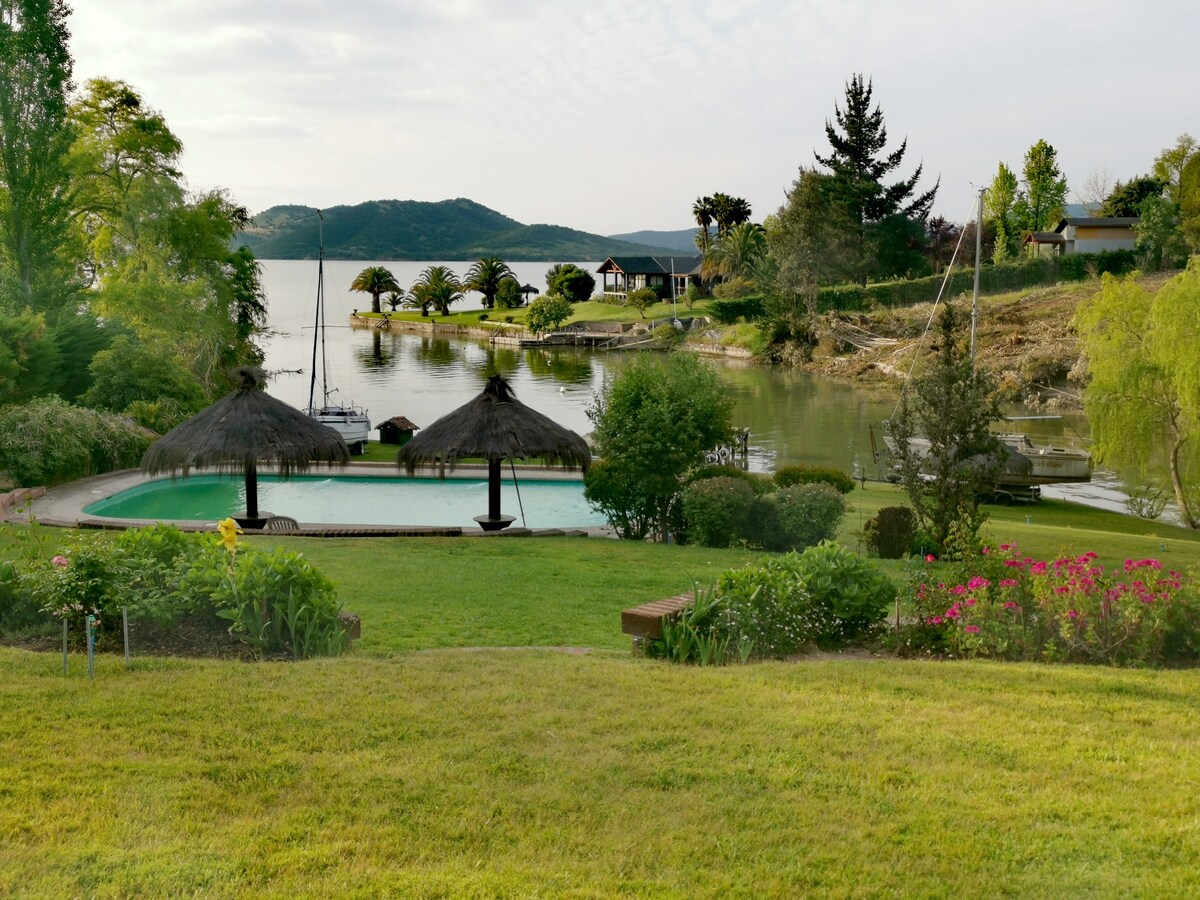 Casa a orilla de lago Rapel