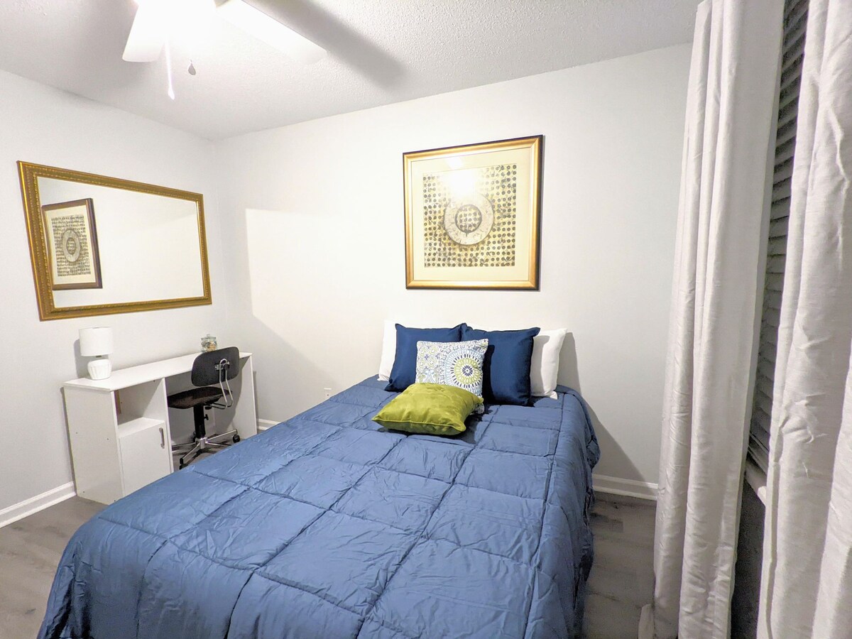 Queen/Full 2BR Long-term, Wi-Fi, Pool