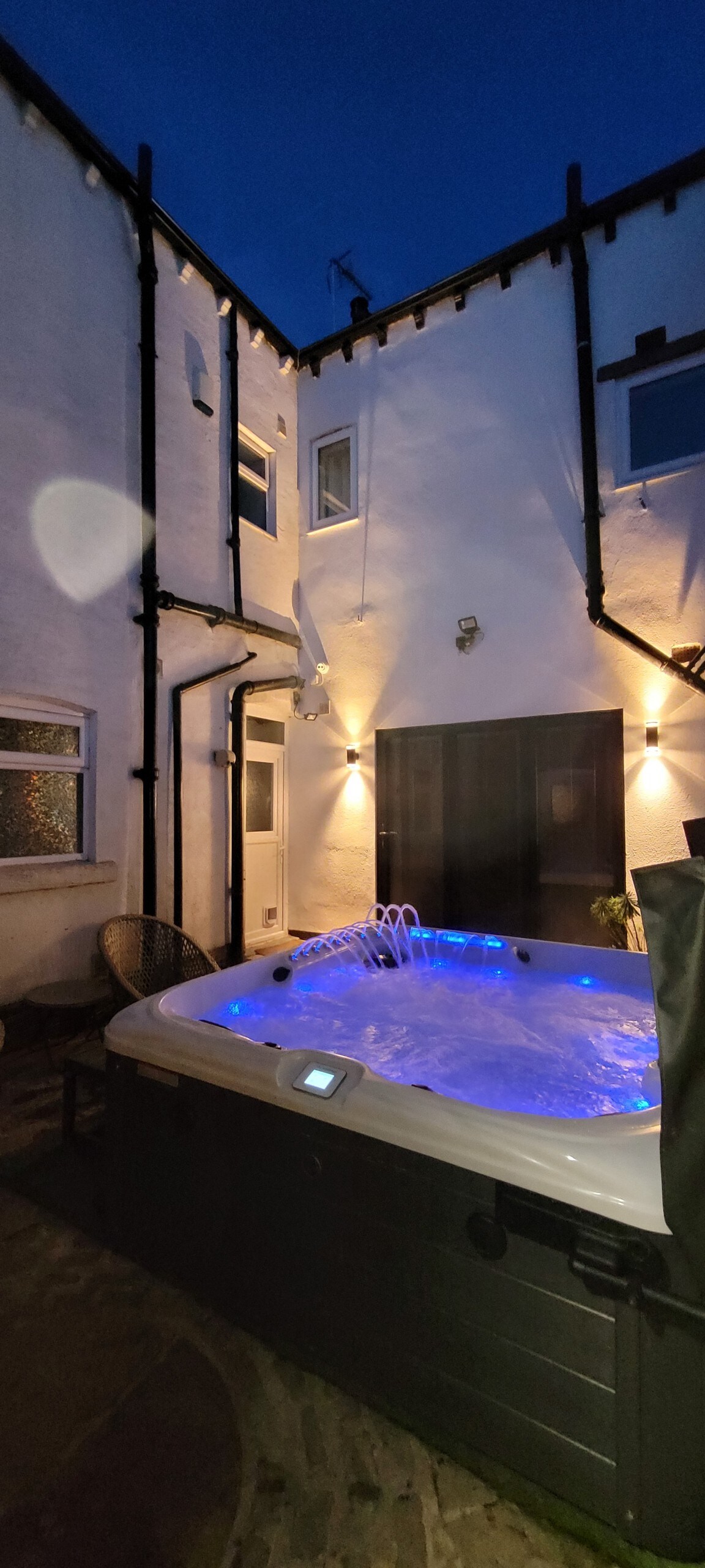 Modern Detached Studio in North Leeds with Hot Tub