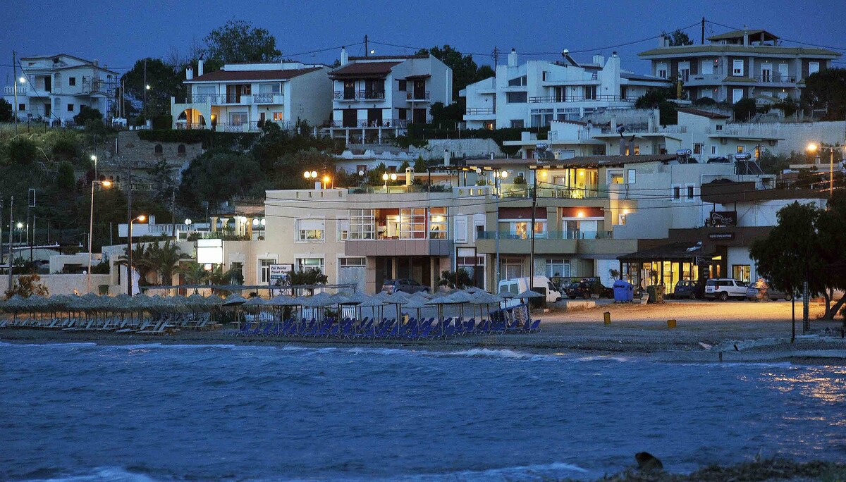 Corinth seaside family apartment