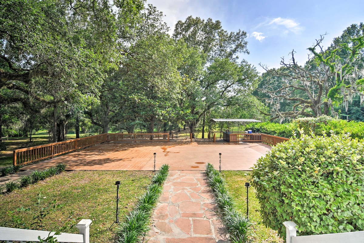 Historic Woodville Estate w/ Pool: Pets Welcome!