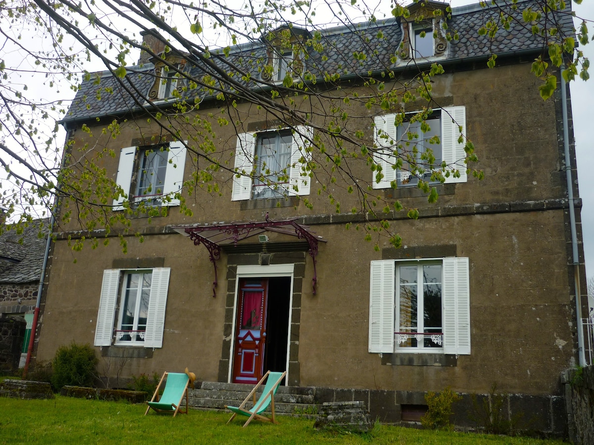 Maison de famille Cheylade Auvergne 17 couchages