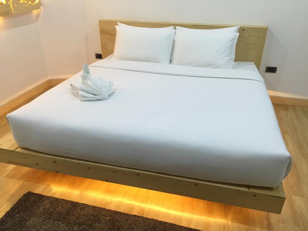 2米宽双人床或1米宽单人床房