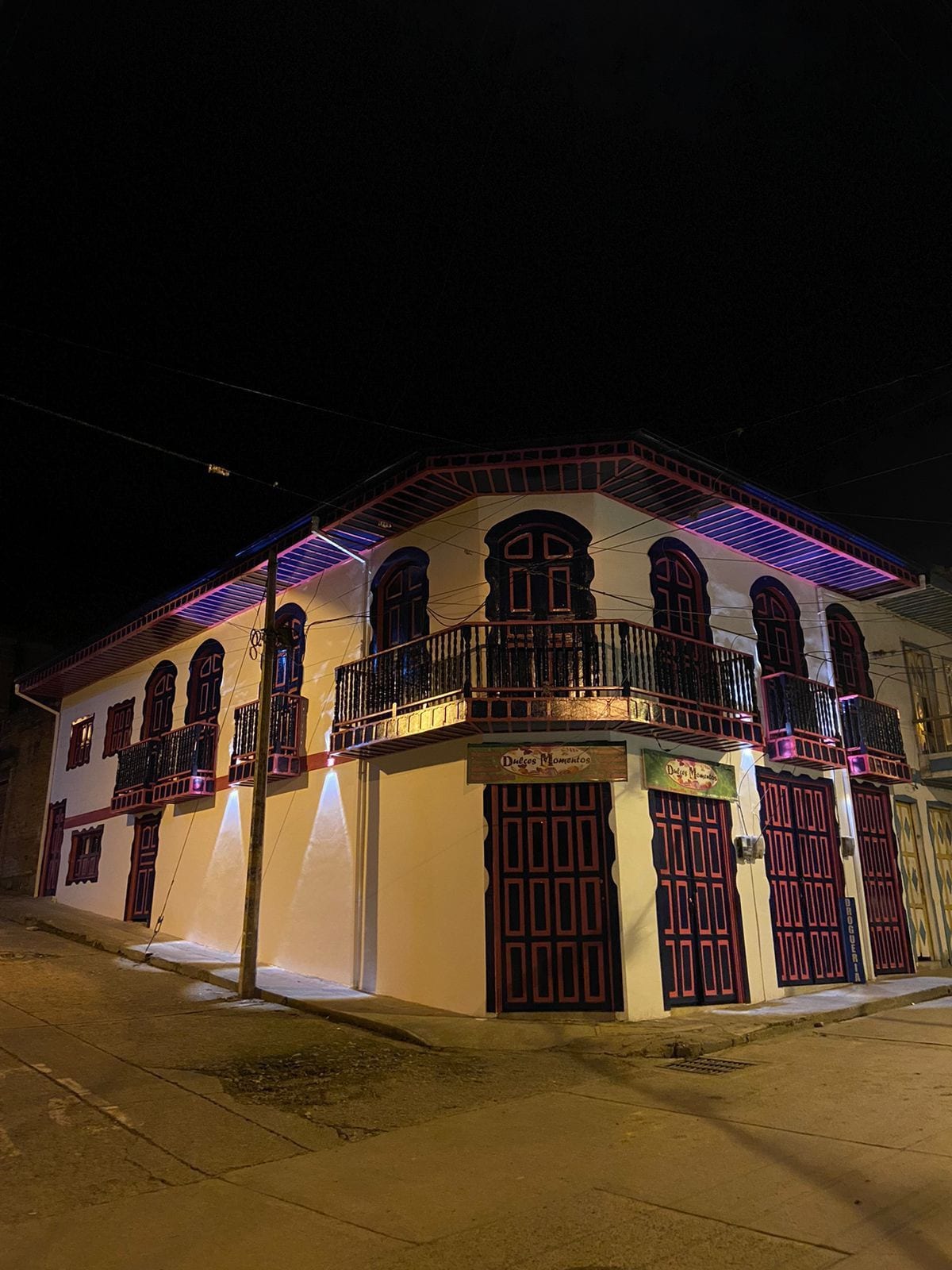 Casa Azul Rosé colonial en Génova Quindío