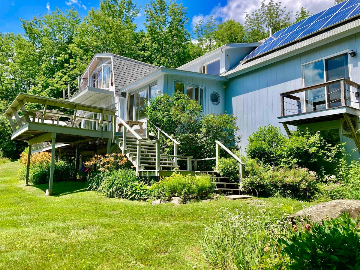 Gorgeous Home with Mountain Views & Tennis Court