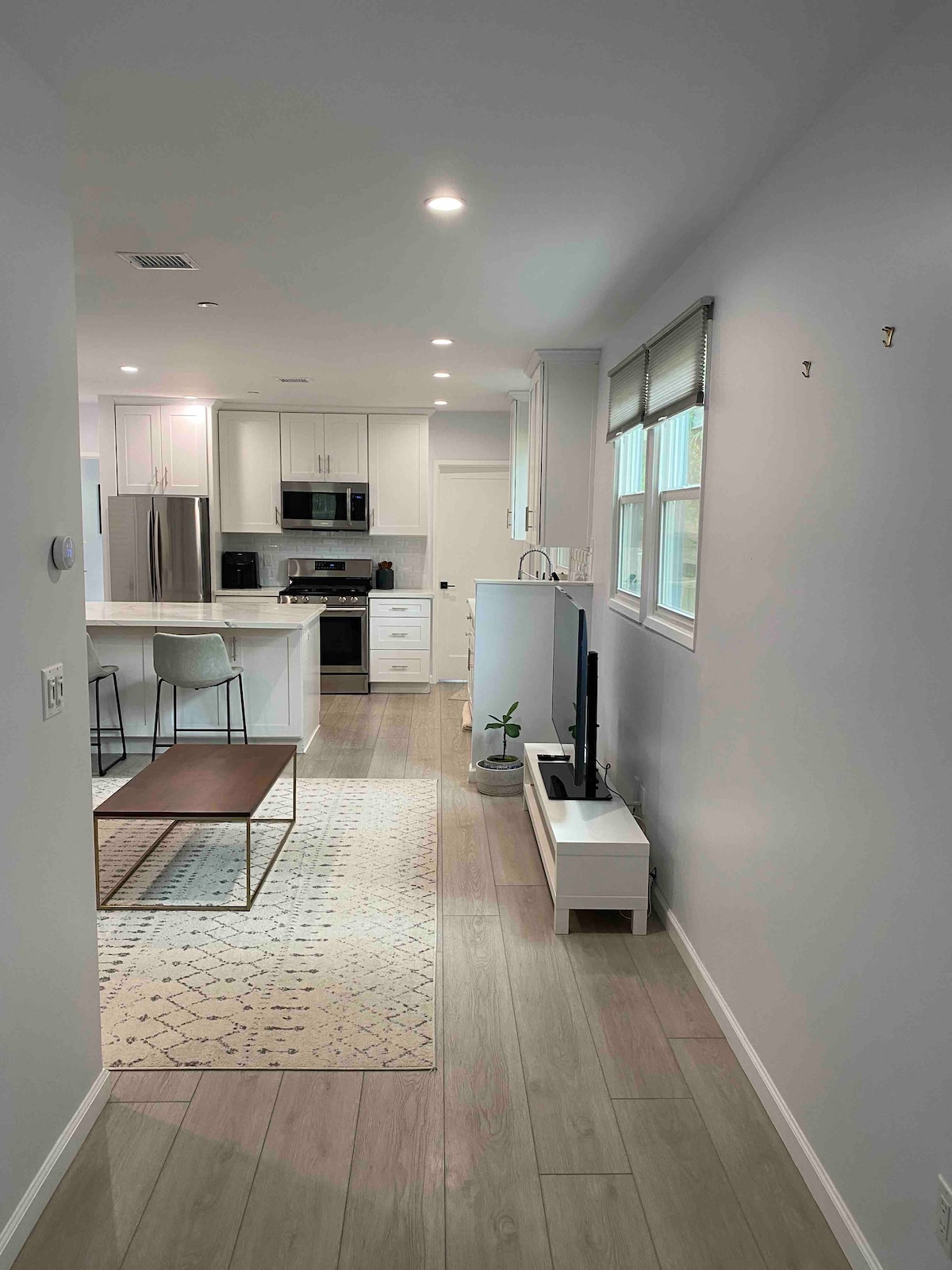 Clean and Modern Home (2BR/1BA) in South Pasadena